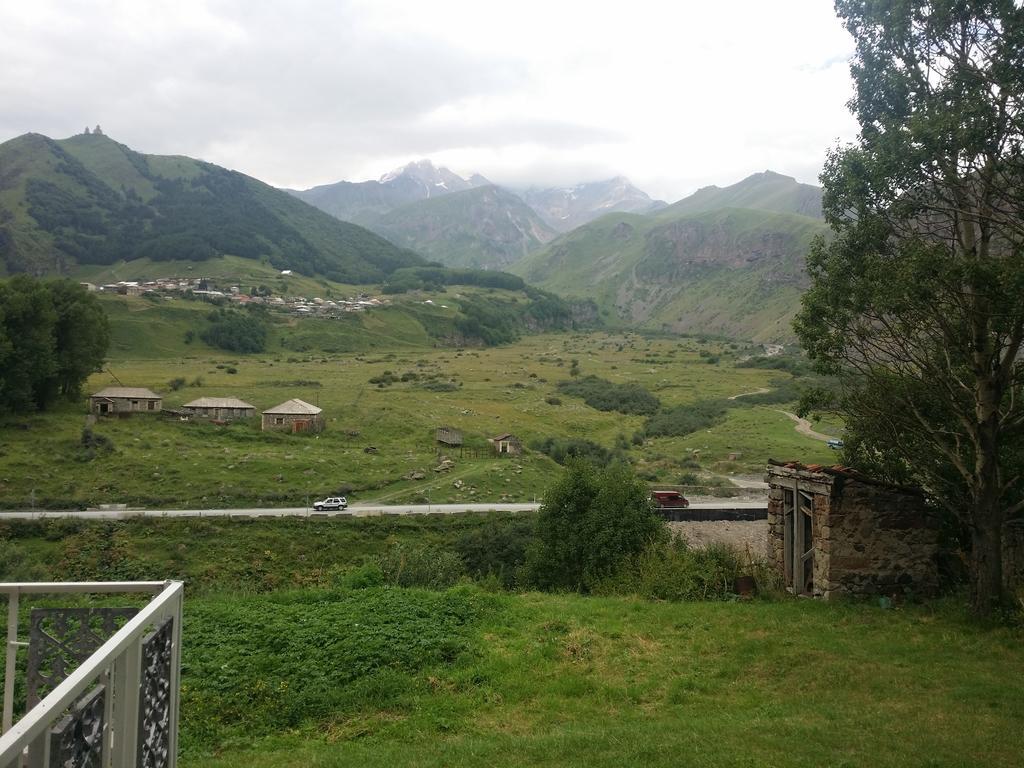 Zura'S Guesthouse Kazbegi Ngoại thất bức ảnh